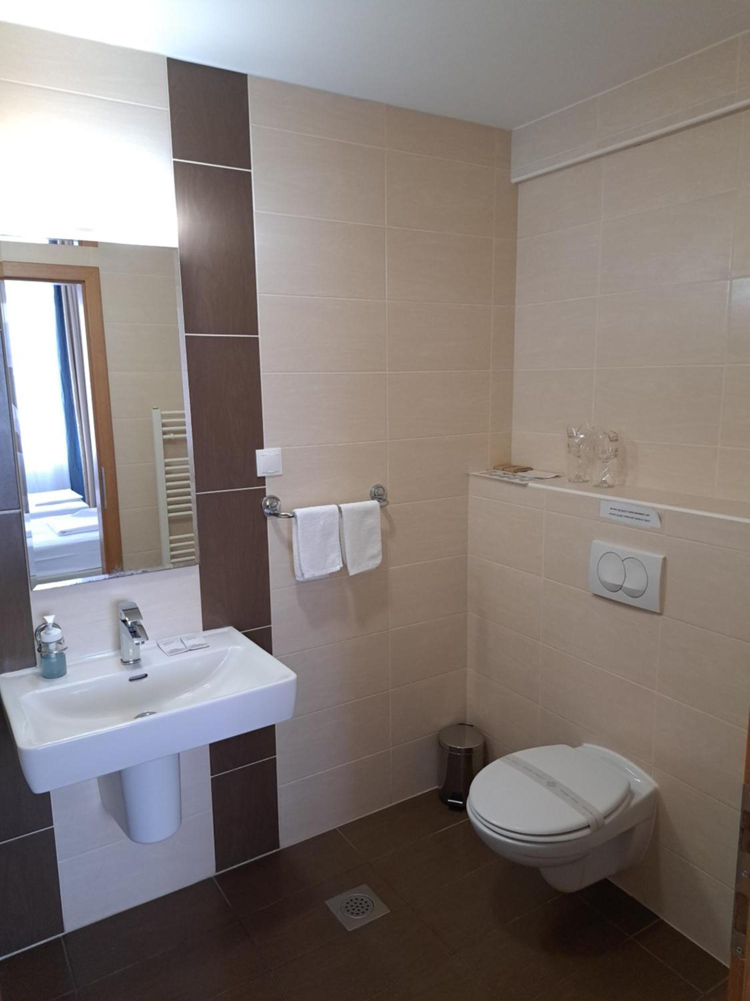 Hotel Garic Garesnica Esterno foto
